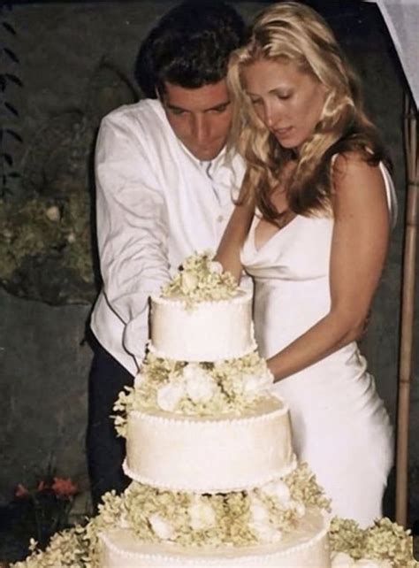 carolyn bessette jr wedding.